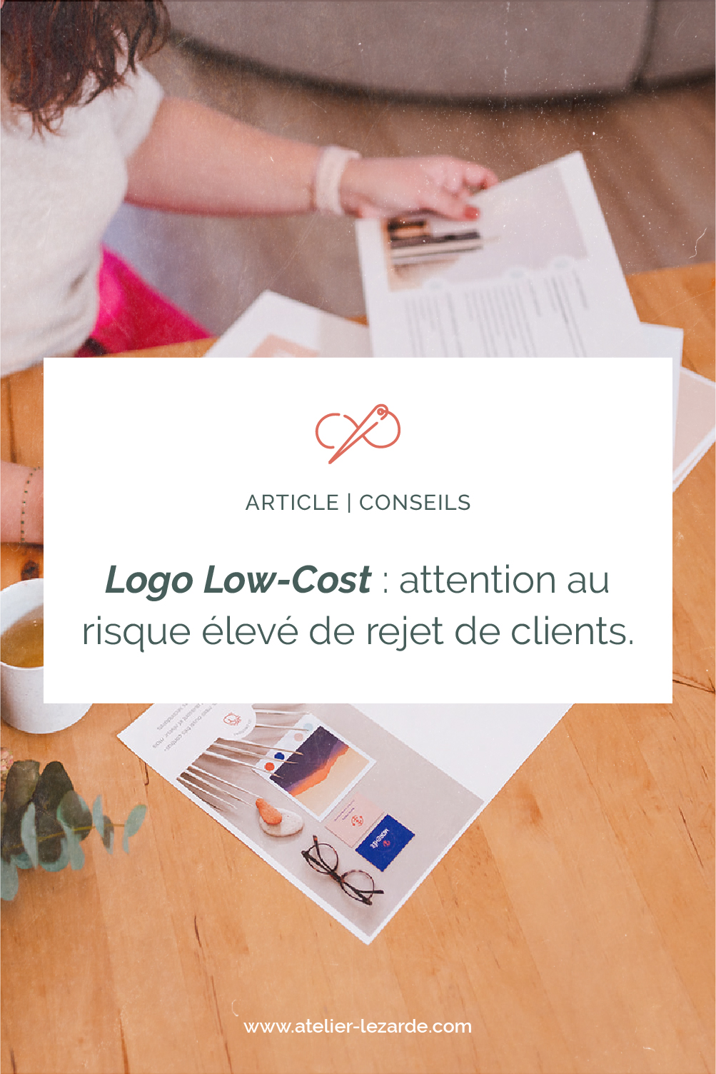 Logo Low-Cost : attention au risque élevé de rejet de clients.